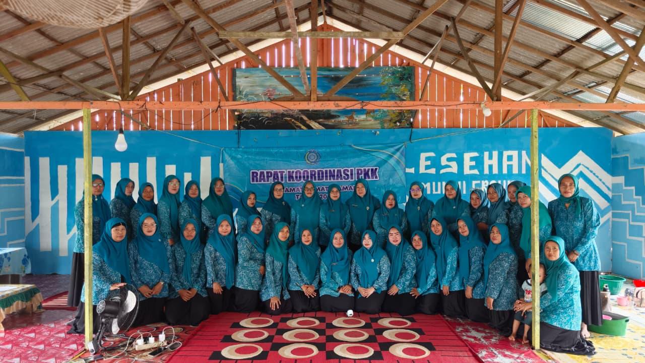 Ketua TP.PKK beserta Kader menghadiri Rakor PKK Se-Kecamatan Mataraman, Desa Mangkalawat